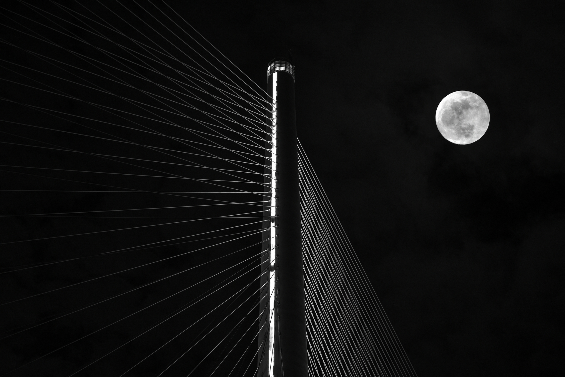 昂船洲大橋的月下線條Stonecutters Bridge @full moon